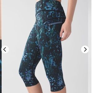 Lululemon top speed crop Sz 4 full on luxtreme